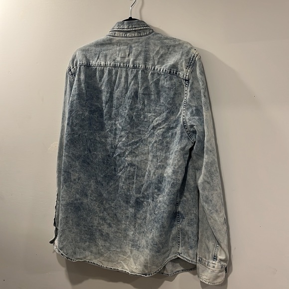 American Eagle Jean wash out Button Up! - Picture 3 of 3